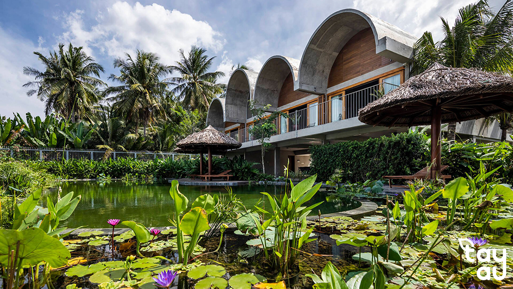 villa with garden and koi pond 3