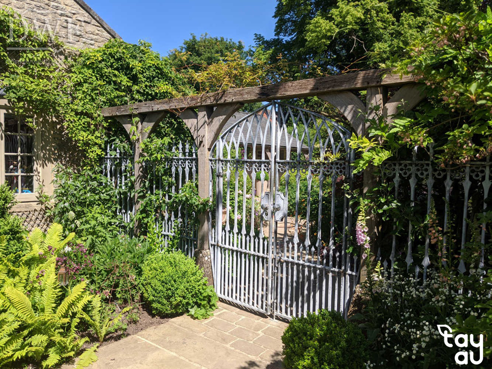 An impressive and beautiful garden gate attracts everyone's attention 9 garden gate 3