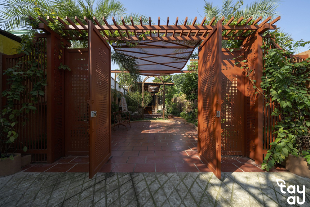 An impressive and beautiful garden gate attracts everyone's attention 12 cong san vuon 6