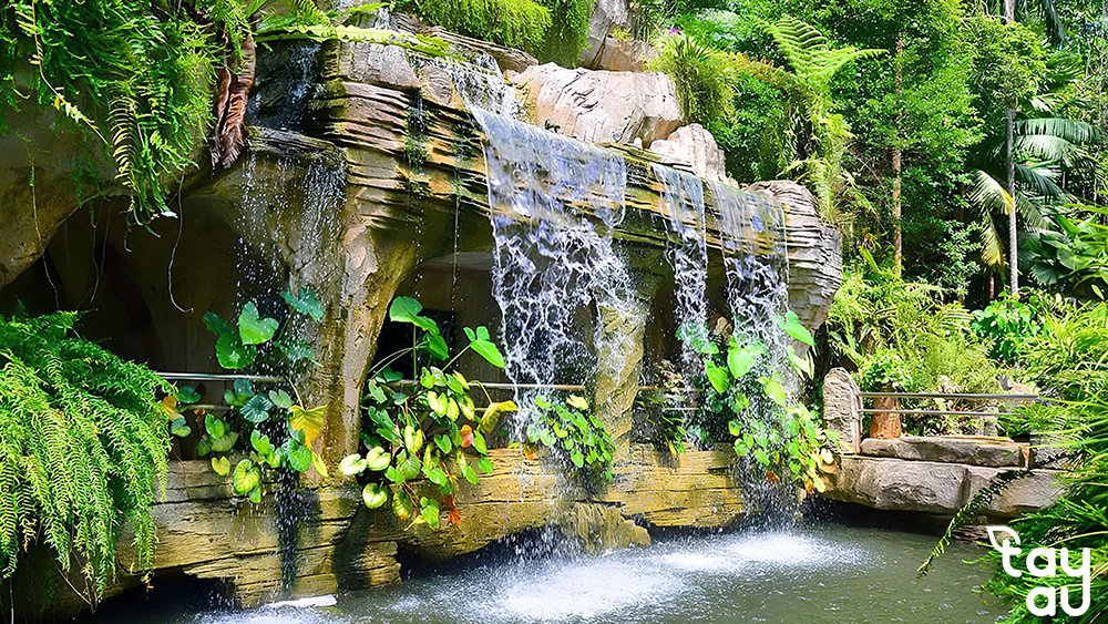 thac nuoc phong thuy ngoai troi 1