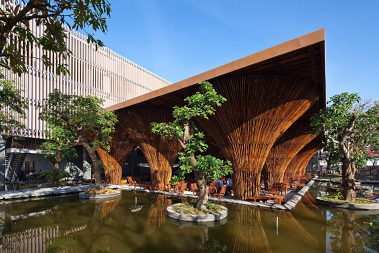 Indochine cafe ở Kontum do KTS Võ Trọng Nghĩa thiết kế (Ảnh: Hiroyuki Oki)